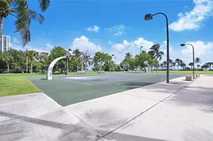 1900 N Bayshore Dr, Miami, FL 33132 - Photo 23