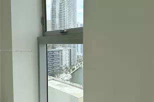 77 SE 5th St, Miami, FL 33131 - Photo 27