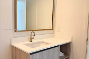 77 SE 5th St, Miami, FL 33131 - Photo 5