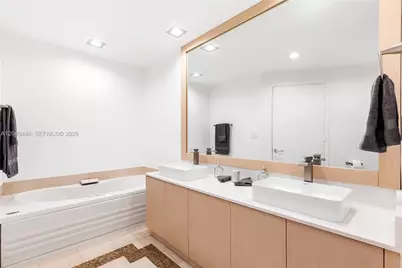 300 S Pointe Dr #907, Miami Beach, FL 33139 - Photo 51