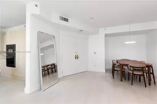 300 South Pointe Dr, Miami Beach, FL 33139 - Photo 9