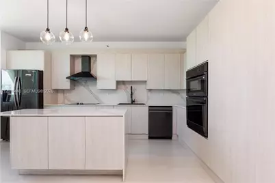 300 S Pointe Dr #907, Miami Beach, FL 33139 - Photo 17