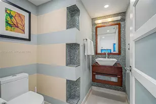 2555 Collins Ave, Miami Beach, FL 33140 - Photo 15