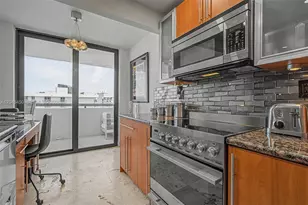 2555 Collins Ave, Miami Beach, FL 33140 - Photo 21