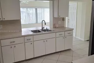 9410 NW 24th Pl, Pembroke Pines, FL 33024 - Photo 5