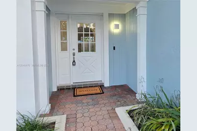 9300 Dunhill Dr, Miramar, FL 33025 - Photo 3