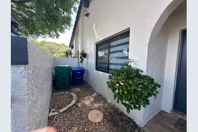 6633 NW 178th Ter, Hialeah, FL 33015 - Photo 7