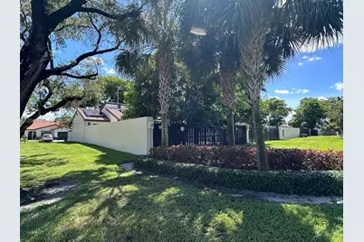 6633 NW 178th Ter, Hialeah, FL 33015 - Photo 9