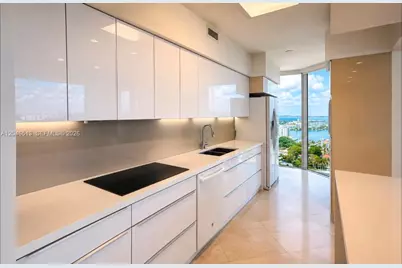 4775 Collins Ave #2407, Miami Beach, FL 33140 - Photo 3