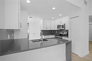 9354 Arborwood Cir, Davie, FL 33328 - Photo 5