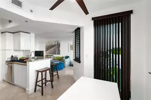 110 Washington Ave, Miami Beach, FL 33139 - Photo 9