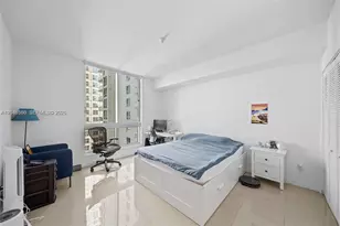 300 S Biscayne Blvd, Miami, FL 33131 - Photo 9