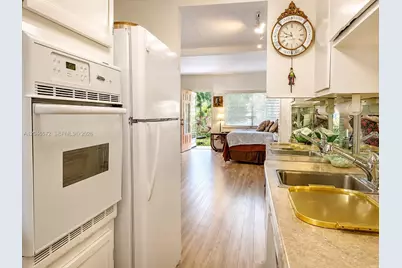 1050 Pennsylvania Ave #12-A, Miami Beach, FL 33139 - Photo 5