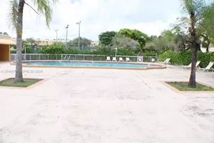 9355 Fontainebleau Blvd, Miami, FL 33172 - Photo 15