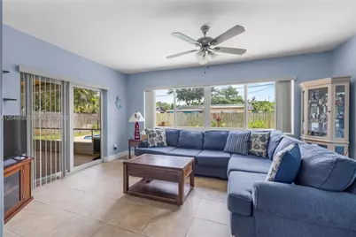 6870 Pershing St, Hollywood, FL 33024 - Photo 17