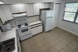1000 SW 125th Ave, Pembroke Pines, FL 33027 - Photo 7