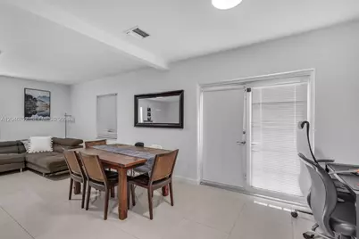 801 NW 17th Ct, Miami, FL 33125 - Photo 15
