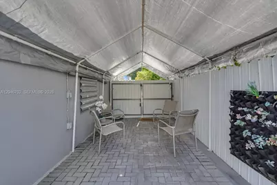 801 NW 17th Ct, Miami, FL 33125 - Photo 11