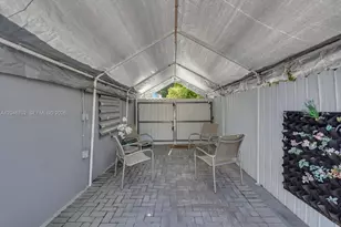 801 NW 17th Ct, Miami, FL 33125 - Photo 11