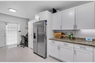 801 NW 17th Ct, Miami, FL 33125 - Photo 17