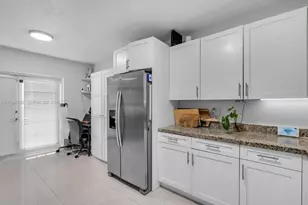 801 NW 17th Ct, Miami, FL 33125 - Photo 17