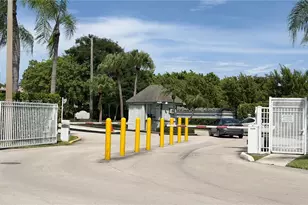 469 NE 207th Ln, Miami, FL 33179 - Photo 3