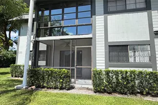 469 NE 207th Ln, Miami, FL 33179 - Photo 5
