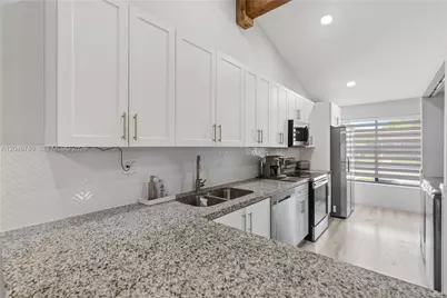 10311 Laurel Ct, Pembroke Pines, FL 33026 - Photo 3