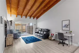 10311 Laurel Ct, Pembroke Pines, FL 33026 - Photo 11
