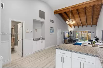 10311 Laurel Ct, Pembroke Pines, FL 33026 - Photo 5
