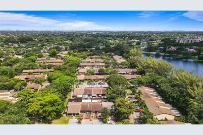 10311 Laurel Ct, Pembroke Pines, FL 33026 - Photo 57
