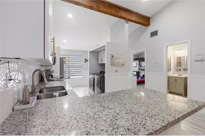 10311 Laurel Ct, Pembroke Pines, FL 33026 - Photo 5