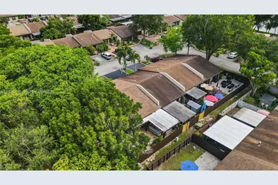 10311 Laurel Ct, Pembroke Pines, FL 33026 - Photo 67