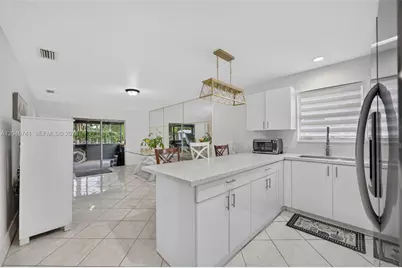 738 SW 7th Ter, Florida City, FL 33034 - Photo 9