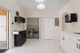 3539 W 76th St, Hialeah, FL 33018 - Photo 9