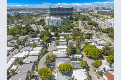 13625 NE 20th Pl, North Miami Beach, FL 33181 - Photo 31