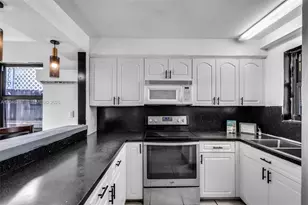 13625 NE 20th Pl, North Miami Beach, FL 33181 - Photo 9