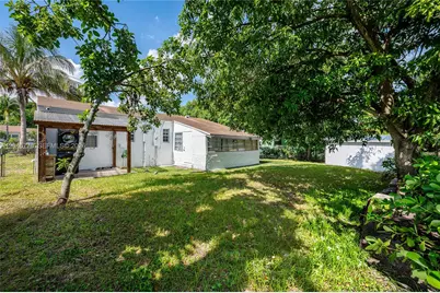 2371 NW 85th St, Miami, FL 33147 - Photo 17