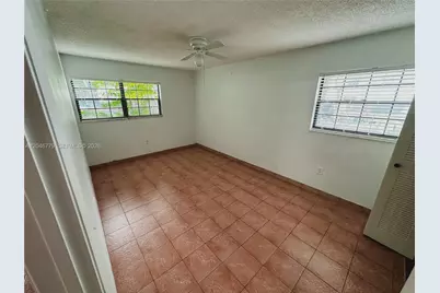 927 NE 199th St #101, Miami, FL 33179 - Photo 5