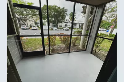 927 NE 199th St #101, Miami, FL 33179 - Photo 11