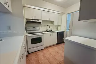 927 NE 199th St, Miami, FL 33179 - Photo 3