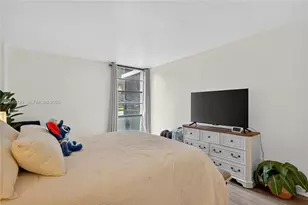 3401 N Country Club Dr, Aventura, FL 33180 - Photo 19