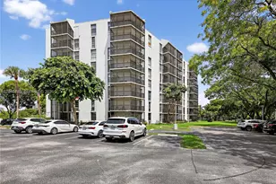 3401 N Country Club Dr, Aventura, FL 33180 - Photo 1