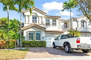10863 NW 85th St, Doral, FL 33178 - Photo 3