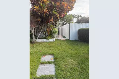 1101 NE 5th St #1, Hallandale Beach, FL 33009 - Photo 9