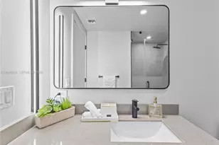 121 NE 5th St, Miami, FL 33132 - Photo 13