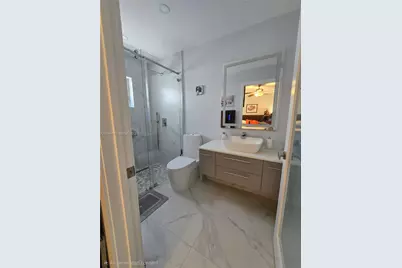 2727 W 70th St, Hialeah, FL 33016 - Photo 13