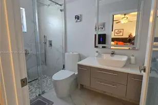 2727 W 70th St, Hialeah, FL 33016 - Photo 13