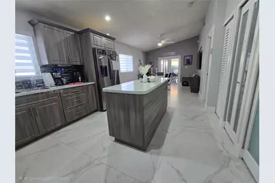 2727 W 70th St, Hialeah, FL 33016 - Photo 11