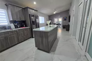 2727 W 70th St, Hialeah, FL 33016 - Photo 11